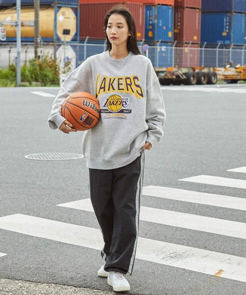 NBA(エヌビーエー)の「NBA/エヌビーエー 別注 ロゴ刺繍/プリント ヴィンテージライクビッグシルエットプルオーバースウェット(スウェット・メンズ・アッシュグレー/グレー系/ブラック/ブラウン系/ダークグレー・M/L)」の20枚目の写真