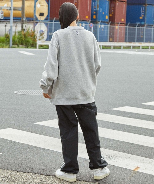 NBA(エヌビーエー)の「NBA/エヌビーエー 別注 ロゴ刺繍/プリント ヴィンテージライクビッグシルエットプルオーバースウェット(スウェット・メンズ・アッシュグレー/グレー系/ブラック/ブラウン系/ダークグレー・M/L)」の21枚目の写真