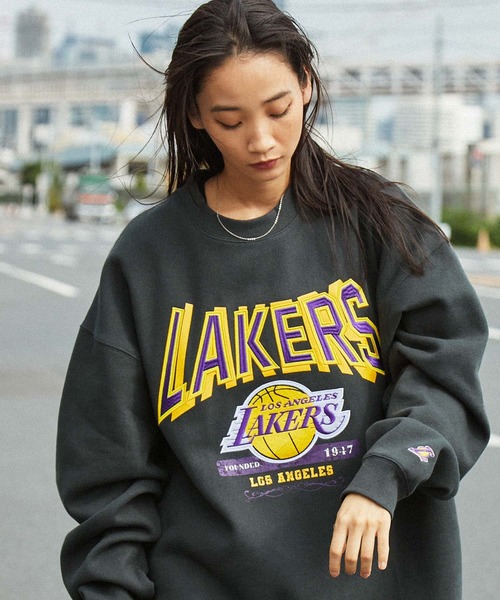 NBA(エヌビーエー)の「NBA/エヌビーエー 別注 ロゴ刺繍/プリント ヴィンテージライクビッグシルエットプルオーバースウェット(スウェット・メンズ・アッシュグレー/グレー系/ブラック/ブラウン系/ダークグレー・M/L)」の9枚目の写真