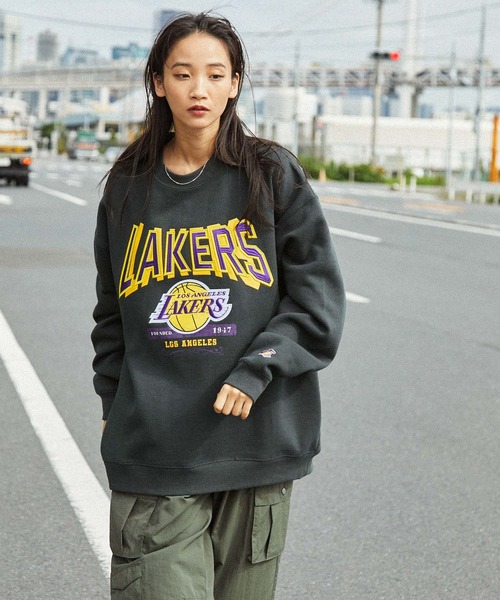 NBA(エヌビーエー)の「NBA/エヌビーエー 別注 ロゴ刺繍/プリント ヴィンテージライクビッグシルエットプルオーバースウェット(スウェット・メンズ・アッシュグレー/グレー系/ブラック/ブラウン系/ダークグレー・M/L)」の11枚目の写真