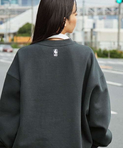 NBA(エヌビーエー)の「NBA/エヌビーエー 別注 ロゴ刺繍/プリント ヴィンテージライクビッグシルエットプルオーバースウェット(スウェット・メンズ・アッシュグレー/グレー系/ブラック/ブラウン系/ダークグレー・M/L)」の12枚目の写真