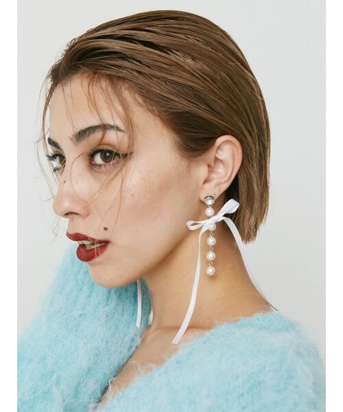 EVRIS（エヴリス）の「RIBBON PEARLピアス（ピアス（両耳用）・レディース・シルバー/ゴールド・FREE）」の5枚目の写真