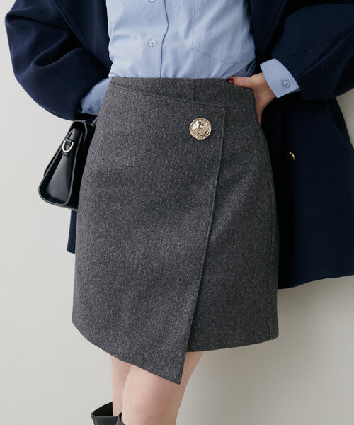 natural couture(ナチュラルクチュール)の「べこべこ釦ラップミニスカート(スカート・レディース・ブラウン/ホワイト系その他/チャコールグレー/ブラック系その他・FREE)」の3枚目の写真