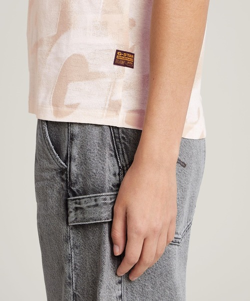G-STAR(ジースター)の「SPRAYED LETTERS TOP/スプレーグラフィックプリントロゴTシャツ(Tシャツ/カットソー・レディース・ブルー系その他/ブラック系その他/ベージュ系その他/ピンク系その他・SMALL/X-SMALL/MEDIUM)」の8枚目の写真