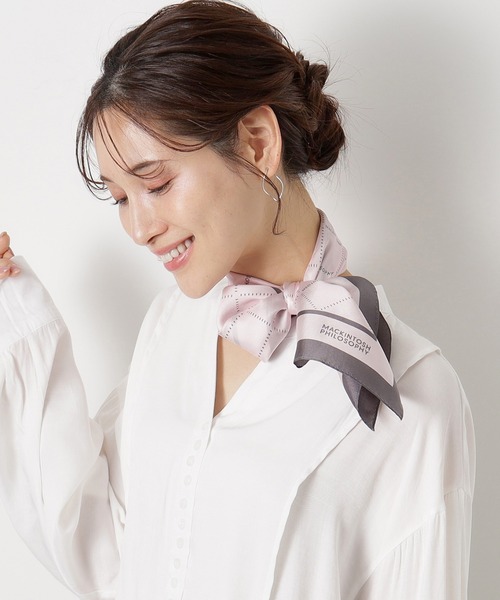 MACKINTOSH PHILOSOPHY（ﾏｯｷﾝﾄｯｼｭ ﾌｨﾛｿﾌｨｰ）の「スカーフ MACINTOSH PHILOSOPHY シルクツイルプリント 68*68（バンダナ/スカーフ・レディース・ブラウン/ブルー系その他2/ベビーピンク・FREE）」の12枚目の写真