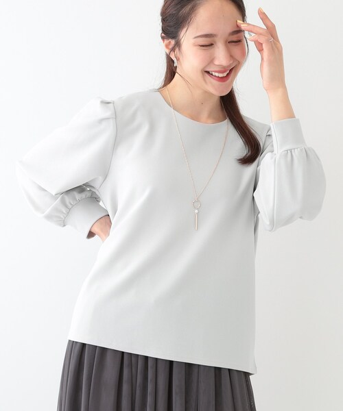 DRESKIP(ドレスキップ)の「【S-LL/2点セット】女性らしく好印象 アクセ付き カットジョーゼット トップス(Tシャツ/カットソー・レディース・ブラック/イエロー系その他/ライトベージュ/ライトグレー・01/02/03/04)」の1枚目の写真