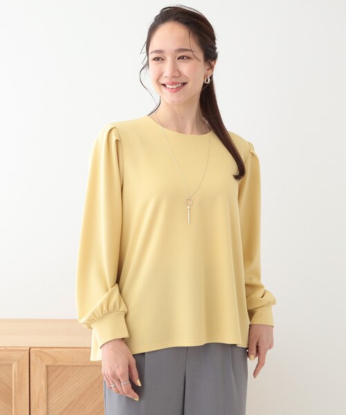 DRESKIP(ドレスキップ)の「【S-LL/2点セット】女性らしく好印象 アクセ付き カットジョーゼット トップス(Tシャツ/カットソー・レディース・ブラック/イエロー系その他/ライトベージュ/ライトグレー・01/02/03/04)」の10枚目の写真