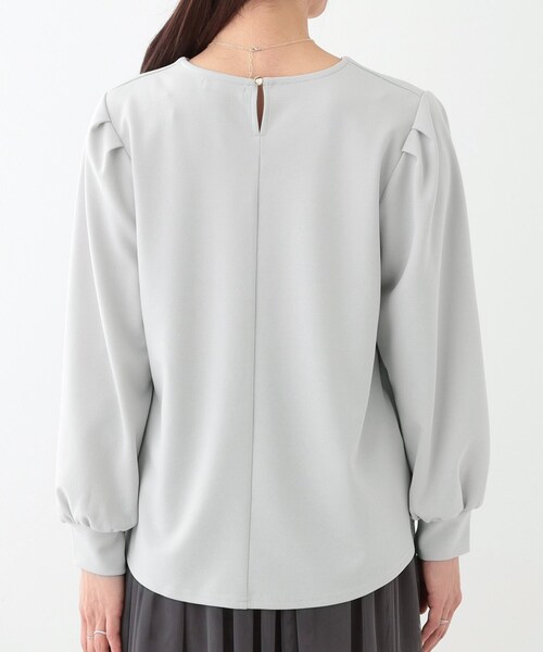 DRESKIP(ドレスキップ)の「【S-LL/2点セット】女性らしく好印象 アクセ付き カットジョーゼット トップス(Tシャツ/カットソー・レディース・ブラック/イエロー系その他/ライトベージュ/ライトグレー・01/02/03/04)」の16枚目の写真