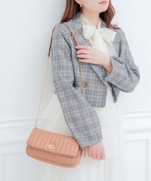 MERCURYDUO(マーキュリーデュオ)の「【MERCURYDUO/マーキュリーデュオ 】 縦キルティング フラップショルダーバッグ(ショルダーバッグ・レディース・ブラック/アイボリー/シルバー/ピンク/イエロー・FREE)」の5枚目の写真