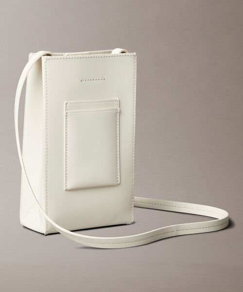 Calvin Klein(カルバン・クライン)の「ラインミニ クロスボディバッグ(ショルダーバッグ・レディース・ブラック/ベージュ・FREE)」の3枚目の写真