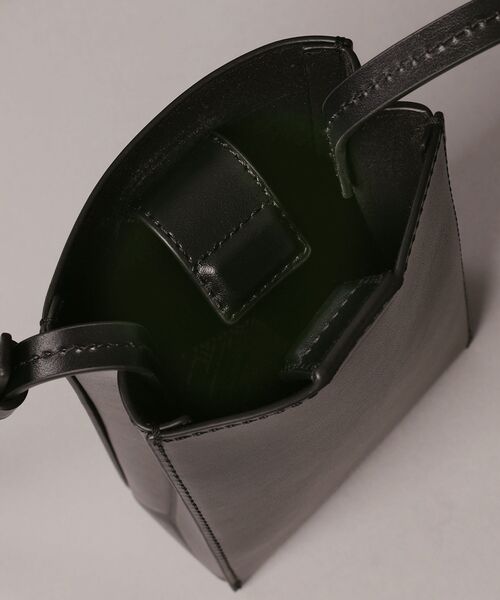 Calvin Klein(カルバン・クライン)の「ラインミニ クロスボディバッグ(ショルダーバッグ・レディース・ブラック/ベージュ・FREE)」の9枚目の写真