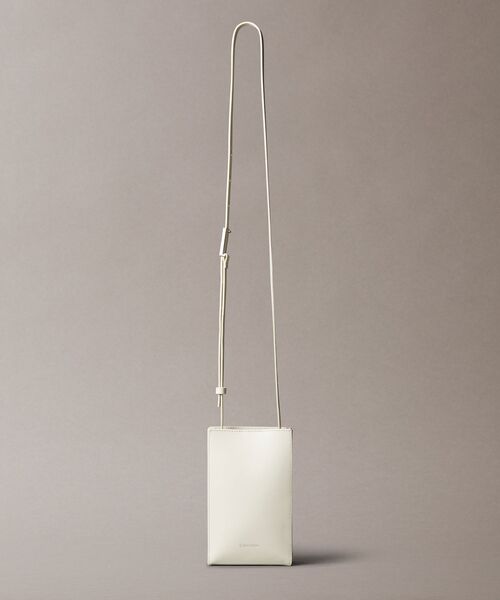 Calvin Klein(カルバン・クライン)の「ラインミニ クロスボディバッグ(ショルダーバッグ・レディース・ブラック/ベージュ・FREE)」の10枚目の写真