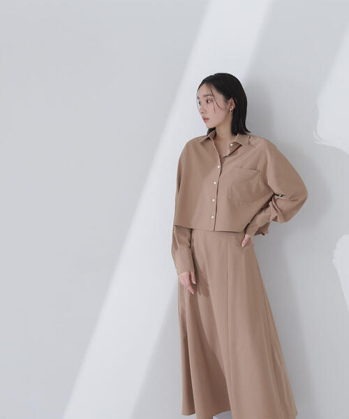 NATURAL BEAUTY BASIC（ナチュラルビューティーベーシック）の「◇クロップドシャツ＆フレアスカート（シャツワンピース・レディース・ブルー/オフホワイト/ブラウン・MEDIUM/P/S）」の5枚目の写真