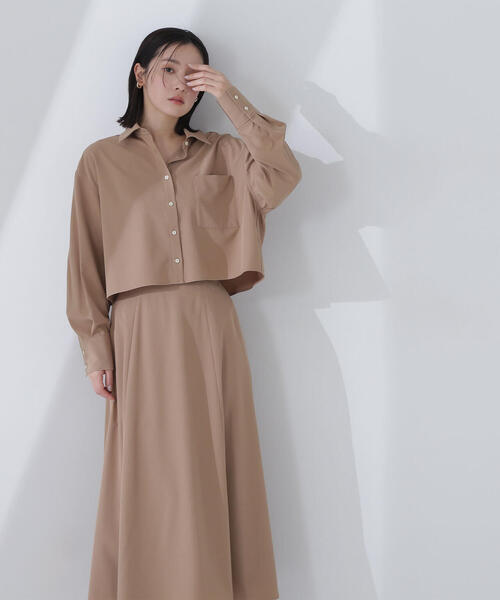 NATURAL BEAUTY BASIC（ナチュラルビューティーベーシック）の「◇クロップドシャツ＆フレアスカート（シャツワンピース・レディース・ブルー/オフホワイト/ブラウン・MEDIUM/P/S）」の2枚目の写真