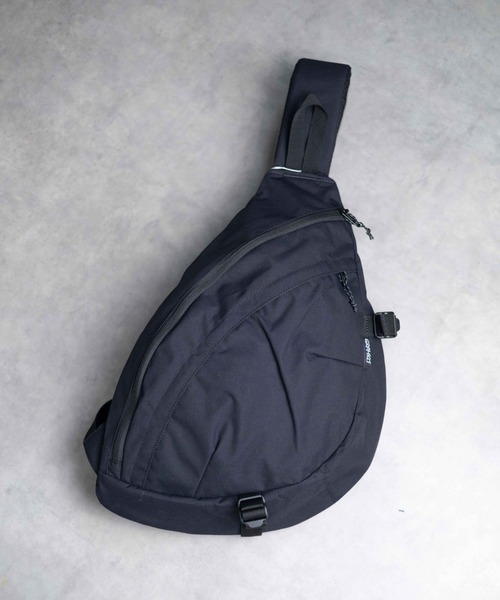 Gramicci（グラミチ）の「【GRAMICCI(グラミチ) 】CORDURA SLING BAG（ボディバッグ/ウエストポーチ・メンズ・オリーブ/ブラック・FREE）」の2枚目の写真