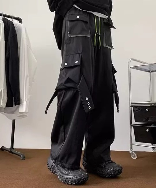 SEN TOKYO(セントーキョー)の「ルーズワイドレッグドロストカーゴパンツ(カーゴパンツ・レディース・ブラック・L/M)」の2枚目の写真