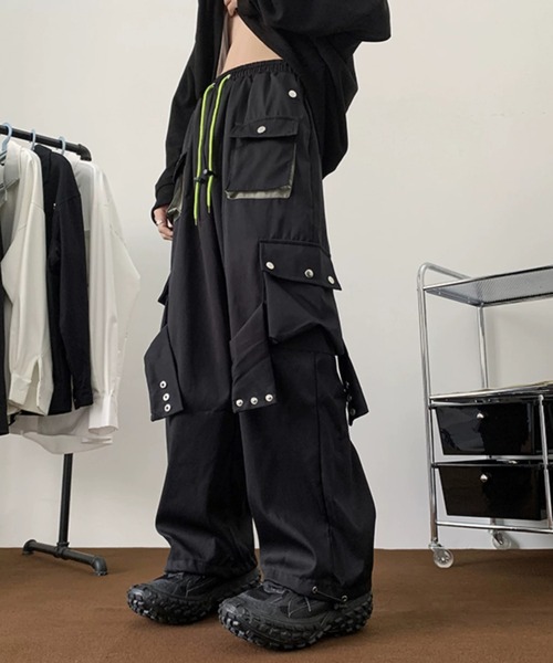 SEN TOKYO(セントーキョー)の「ルーズワイドレッグドロストカーゴパンツ(カーゴパンツ・レディース・ブラック・L/M)」の4枚目の写真
