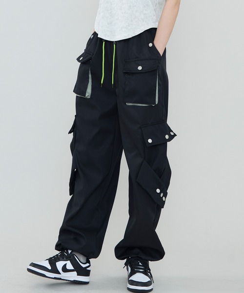 SEN TOKYO(セントーキョー)の「ルーズワイドレッグドロストカーゴパンツ(カーゴパンツ・レディース・ブラック・L/M)」の21枚目の写真