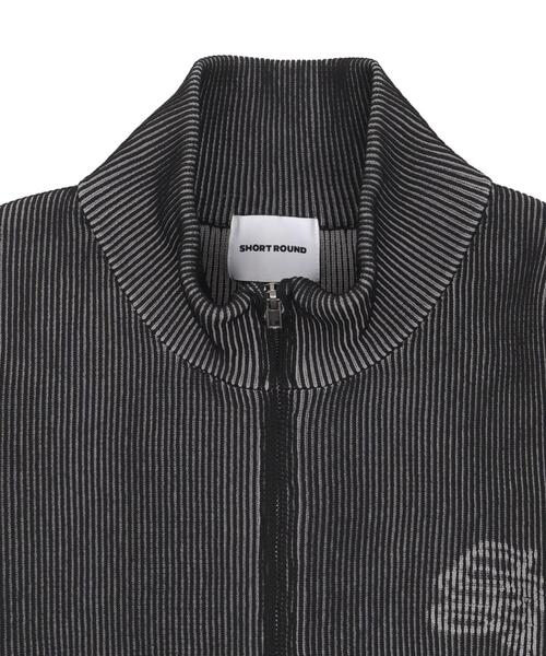 SHORT ROUND(ショートラウンド)の「SHORT ROUND/トライバルスリーブニットブルゾン(カーディガン/ボレロ・メンズ・ブラック・MEDIUM/LARGE)」の2枚目の写真