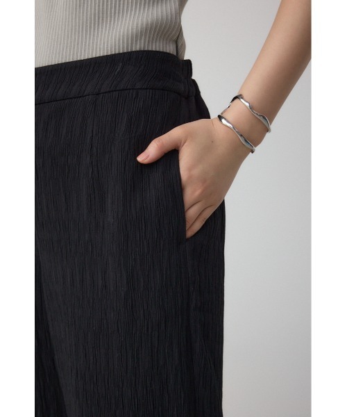 AZUL by moussy(アズールバイマウジー)の「プリーツリラックスワイドパンツ(スラックス・レディース・アイボリー/ブラック/ライトカーキ・SMALL/MEDIUM)」の15枚目の写真