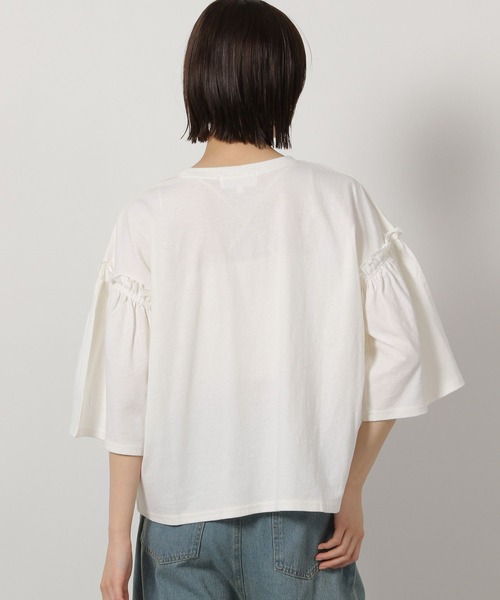 LAKOLE（ラコレ）の「袖フリルカレッジロゴＴ / 325505（Tシャツ/カットソー・レディース・チャコール/オフホワイト/レッド・FREE）」の8枚目の写真