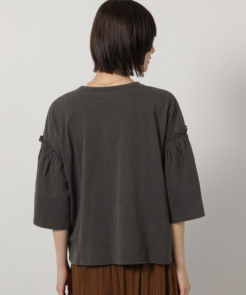 LAKOLE（ラコレ）の「袖フリルカレッジロゴＴ / 325505（Tシャツ/カットソー・レディース・チャコール/オフホワイト/レッド・FREE）」の13枚目の写真