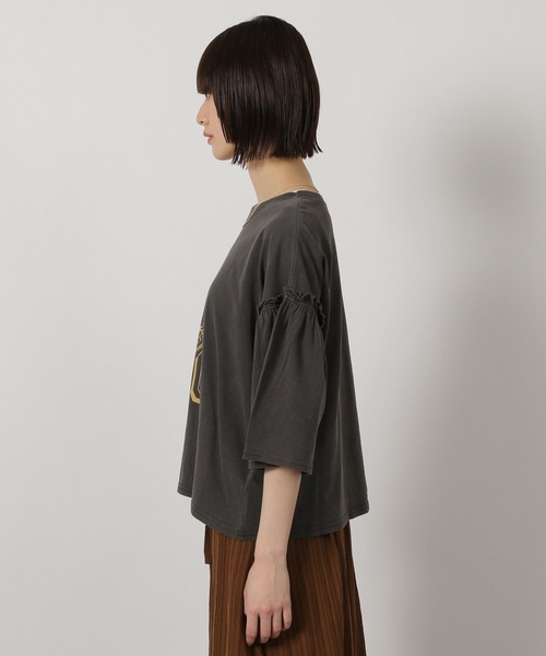 LAKOLE（ラコレ）の「袖フリルカレッジロゴＴ / 325505（Tシャツ/カットソー・レディース・チャコール/オフホワイト/レッド・FREE）」の18枚目の写真