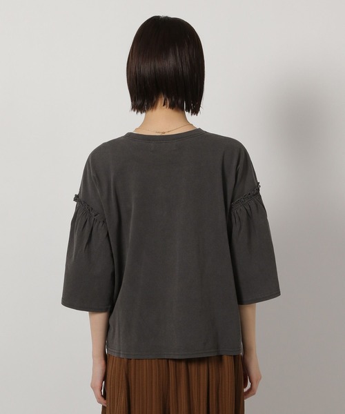 LAKOLE（ラコレ）の「袖フリルカレッジロゴＴ / 325505（Tシャツ/カットソー・レディース・チャコール/オフホワイト/レッド・FREE）」の19枚目の写真