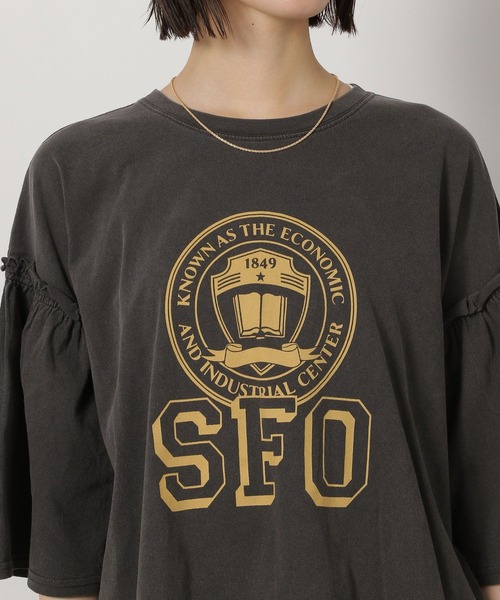 LAKOLE（ラコレ）の「袖フリルカレッジロゴＴ / 325505（Tシャツ/カットソー・レディース・チャコール/オフホワイト/レッド・FREE）」の21枚目の写真