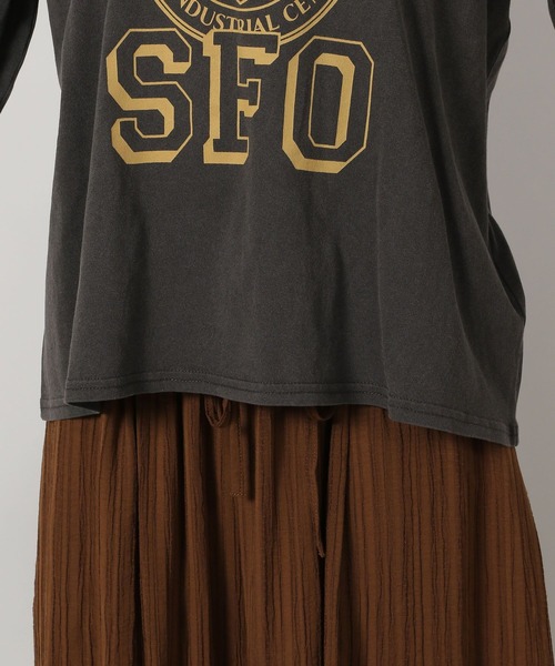 LAKOLE（ラコレ）の「袖フリルカレッジロゴＴ / 325505（Tシャツ/カットソー・レディース・チャコール/オフホワイト/レッド・FREE）」の22枚目の写真