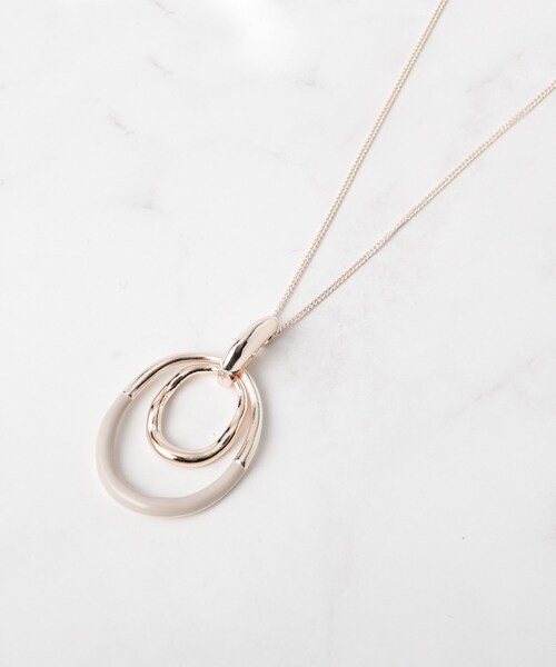 SHOO・LA・RUE(シューラルー)の「オーバル2フープネックレス(ネックレス・レディース・ピンクゴールド/シルバー/ゴールド・00)」の5枚目の写真