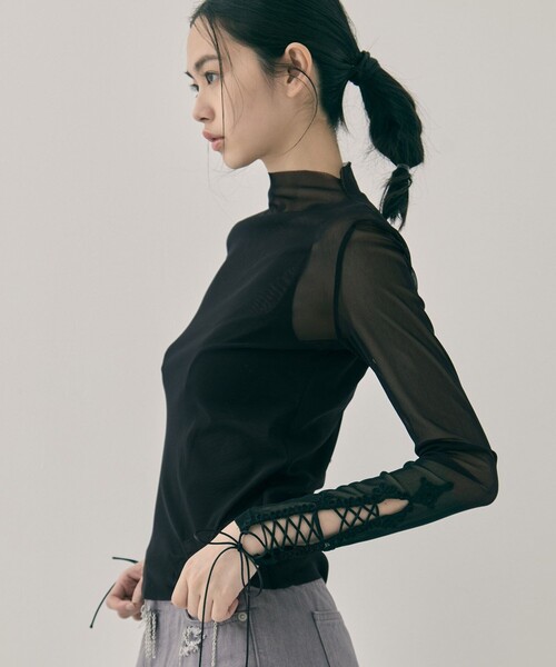 tanakadaisuke(タナカダイスケ)の「【tanakadaisuke/タナカダイスケ】lace up sleeve sheer tops/レースアップスリーブシアートップス(Tシャツ/カットソー・レディース・ブラック/ベージュ・FREE)」の5枚目の写真