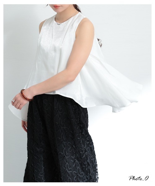 Sawa a la mode(サワアラモード)の「たっぷりフレアノースリーブカットソー(ベスト・レディース・ホワイト・FREE)」の3枚目の写真