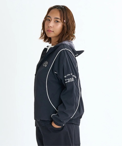 ROXY(ロキシー)の「ANYWHERE YOU WANT /ロキシーワンポイントナイロンジャケット(ブルゾン・レディース・ブラック/グリーン・SMALL/MEDIUM/LARGE)」の3枚目の写真
