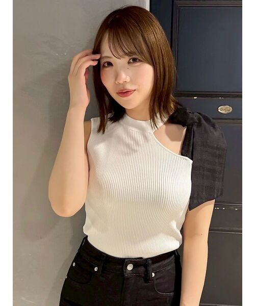 dazzlin（ダズリン）の「ワンショルリボンノースリトップス（ニット/セーター・レディース・オフホワイト/グレー/ブラック・FREE）」の5枚目の写真