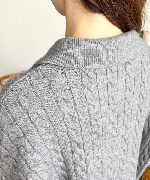 moment+（モーメントプラス）の「<セットアップ>ケーブル編みポロ