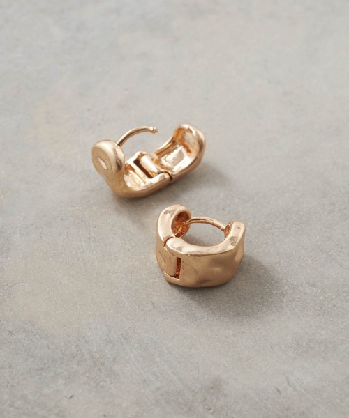 GOLDY(ゴールディ)の「バンピー フープ ワンタッチ ピアス(ピアス(両耳用)・レディース・ゴールド/シルバー/ゴールド系その他/シルバー系その他・FREE)」の7枚目の写真