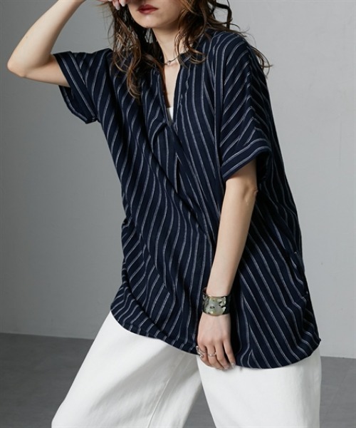 Soiunique（スワユニーク）の「スキッパー衿タック入デザイン半袖シャツ ［Soiunique］（シャツ/ブラウス・レディース・ブラック系/カーキ系/ネイビー系・M/L）」の3枚目の写真