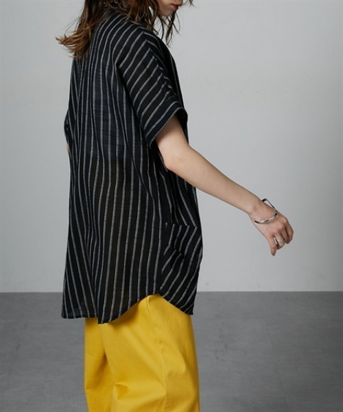 Soiunique（スワユニーク）の「スキッパー衿タック入デザイン半袖シャツ ［Soiunique］（シャツ/ブラウス・レディース・ブラック系/カーキ系/ネイビー系・M/L）」の6枚目の写真