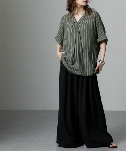 Soiunique（スワユニーク）の「スキッパー衿タック入デザイン半袖シャツ ［Soiunique］（シャツ/ブラウス・レディース・ブラック系/カーキ系/ネイビー系・M/L）」の13枚目の写真