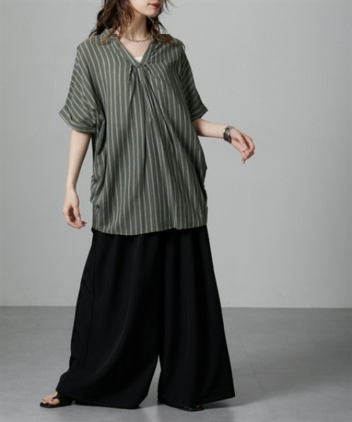 Soiunique（スワユニーク）の「スキッパー衿タック入デザイン半袖シャツ ［Soiunique］（シャツ/ブラウス・レディース・ブラック系/カーキ系/ネイビー系・M/L）」の15枚目の写真