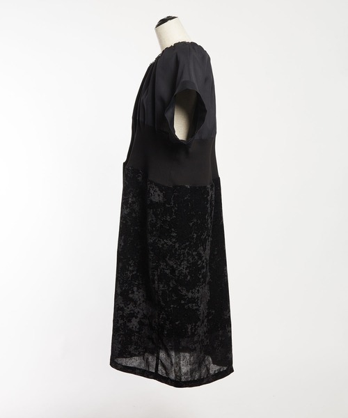 gomme（ゴム）の「クラッシュベルベット　ビジューワンピース（ワンピース・レディース・ブラック・MEDIUM）」の5枚目の写真