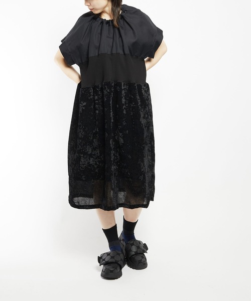gomme（ゴム）の「クラッシュベルベット　ビジューワンピース（ワンピース・レディース・ブラック・MEDIUM）」の17枚目の写真