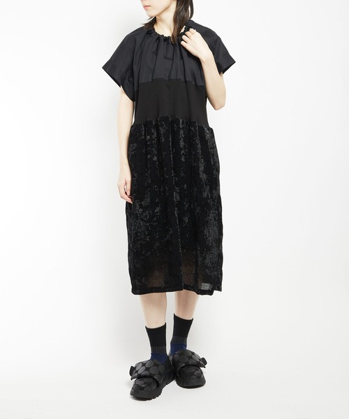 gomme（ゴム）の「クラッシュベルベット　ビジューワンピース（ワンピース・レディース・ブラック・MEDIUM）」の18枚目の写真