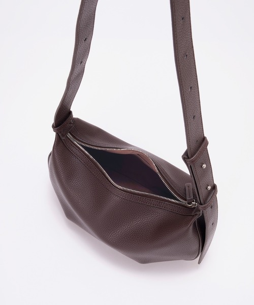 EFOLE（エフォル）の「【ZOZO限定】Round one shoulder mini bag / ラウンドワンショルダーミニバッグ（ショルダーバッグ・レディース・ブラウン/ブラック/オフホワイト・FREE）」の15枚目の写真