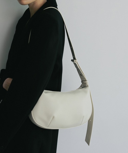 EFOLE（エフォル）の「【ZOZO限定】Round one shoulder mini bag / ラウンドワンショルダーミニバッグ（ショルダーバッグ・レディース・ブラウン/ブラック/オフホワイト・FREE）」の22枚目の写真