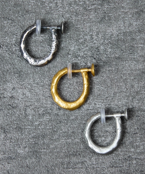 GILD（ギルド）の「GILD ギルド / Small atypical hoop clip on earring シルバー925スモールエイティピカルフープクリップオンイヤリング 片耳用 / G251-ER01（イヤリング・メンズ・シルバー/プラチナム/ゴールド・FREE）」の4枚目の写真