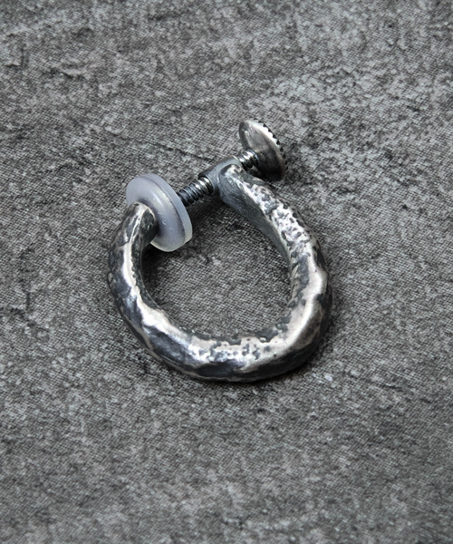 GILD（ギルド）の「GILD ギルド / Small atypical hoop clip on earring シルバー925スモールエイティピカルフープクリップオンイヤリング 片耳用 / G251-ER01（イヤリング・メンズ・シルバー/プラチナム/ゴールド・FREE）」の12枚目の写真