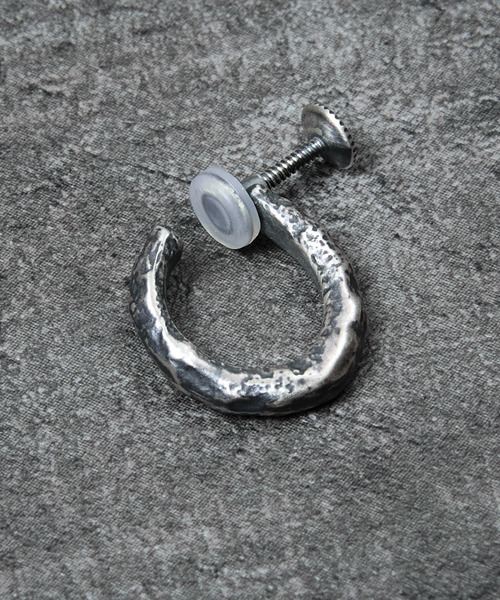 GILD（ギルド）の「GILD ギルド / Small atypical hoop clip on earring シルバー925スモールエイティピカルフープクリップオンイヤリング 片耳用 / G251-ER01（イヤリング・メンズ・シルバー/プラチナム/ゴールド・FREE）」の13枚目の写真