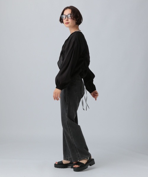 LEPSIM(レプシィム)の「シャーリングリボンブラウス 497157(シャツ/ブラウス・レディース・オフホワイト/ブラック/ブルー・FREE)」の6枚目の写真